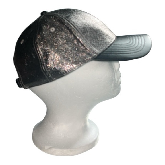 Express Shimmering Black Cap - Picture 5 of 6